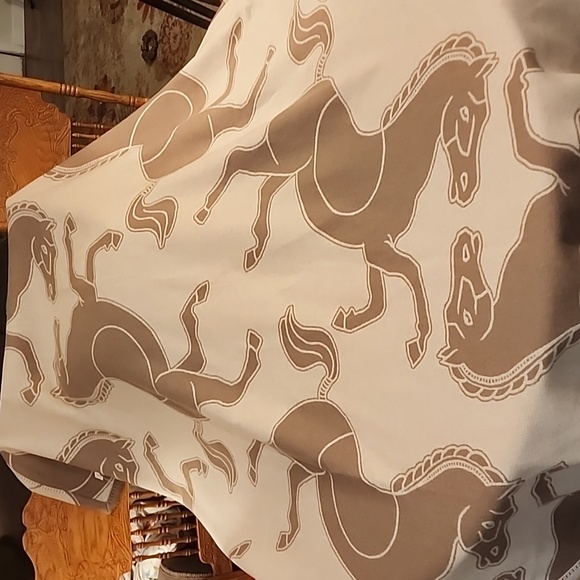 Willam Sonoma Home. New Forest Lambswool Throw and Matching Pillow. - Picture 5 of 12